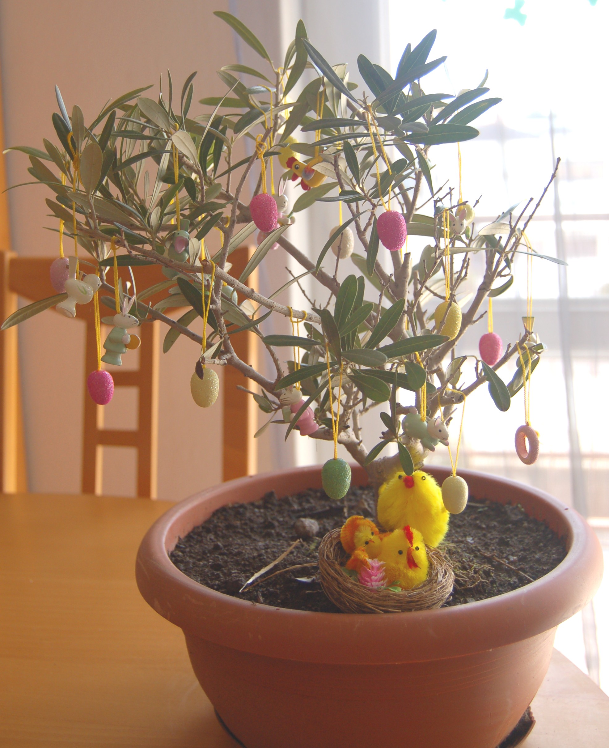 Albero di Pasqua; la sua storia e tante idee per decorarlo